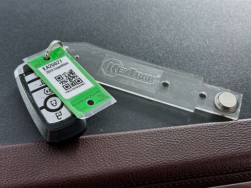 Used 2024 Ford Expedition Limited image 32