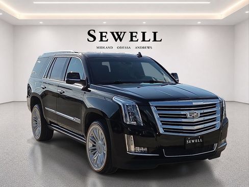 Used 2018 Cadillac Escalade Platinum AWD/4WD image 6