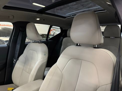 Used 2025 Volvo XC40 B5 Plus image 42