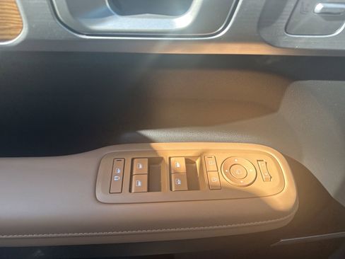 Used 2025 Hyundai Santa Fe Limited image 8