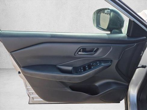 Used 2024 Nissan Rogue S AWD/4WD image 10