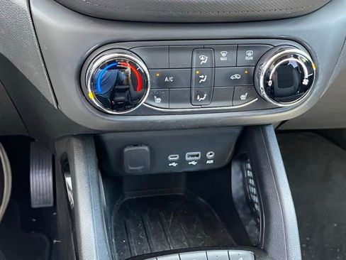 Used 2022 Chevrolet TrailBlazer LT w/ Confidence II Package FWD image 19