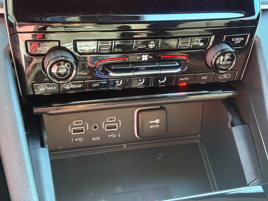 Used 2025 Jeep Grand Cherokee Laredo X w/ Luxury Tech Group I AWD/4WD image 13