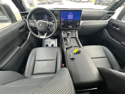 Used 2024 Lexus GX 550 w/ Accessory Package (31) image 18