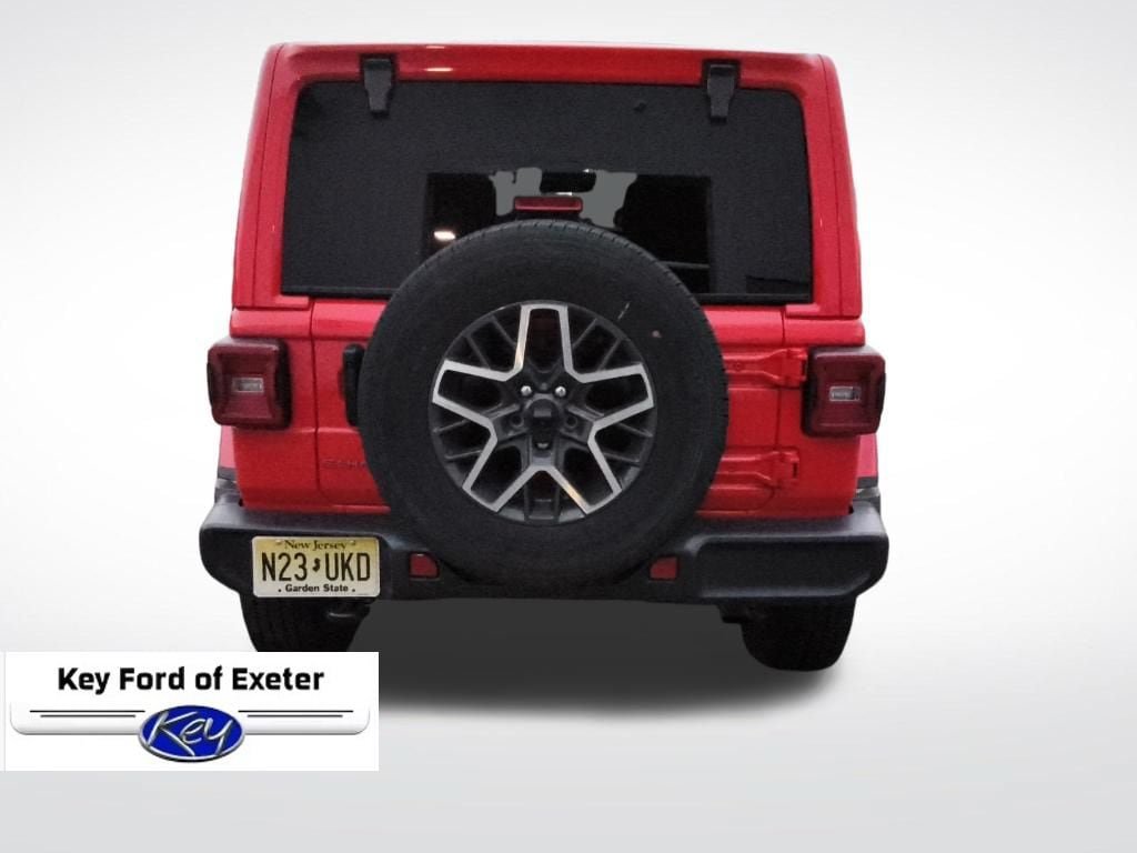 Used 2025 Jeep Wrangler Unlimited Sahara AWD/4WD image 12