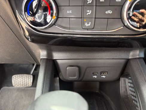 Used 2025 Chevrolet TrailBlazer LT image 28