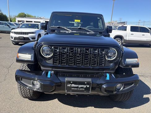 Used 2024 Jeep Wrangler High Altitude AWD/4WD image 8