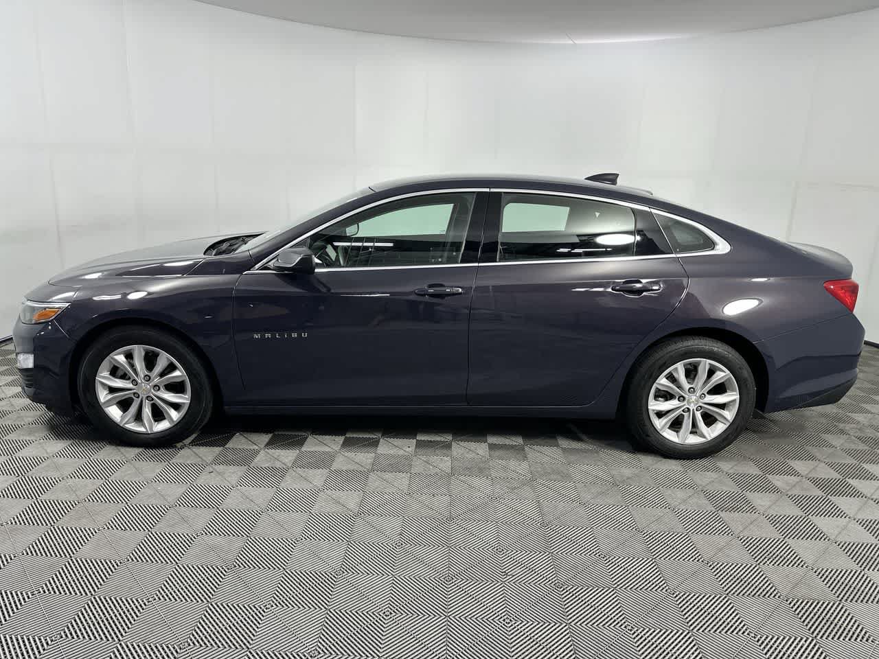 Used 2025 Chevrolet Malibu LT FWD image 5