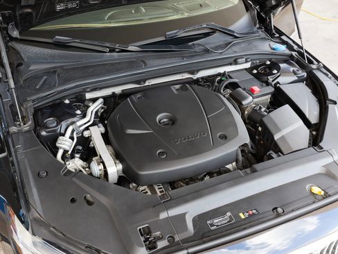 Used 2017 Volvo S90 T6 Inscription w/ Vision Package image 38
