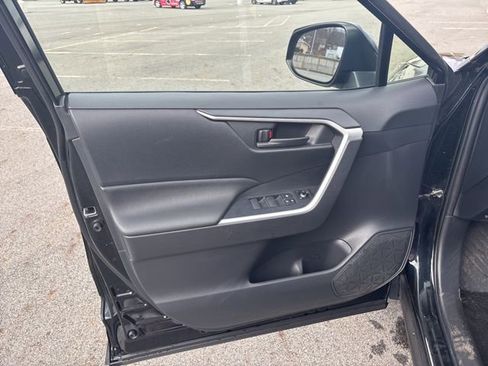 Used 2021 Toyota RAV4 SE w/ Weather & Moonroof Package image 39