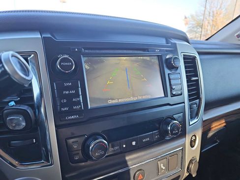 Used 2017 Nissan Titan SL image 28