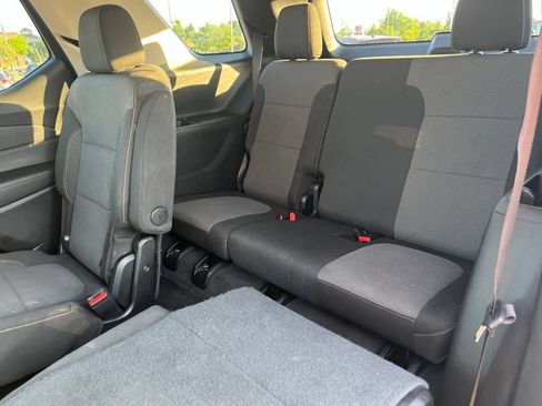 Used 2019 Chevrolet Traverse LT FWD image 16