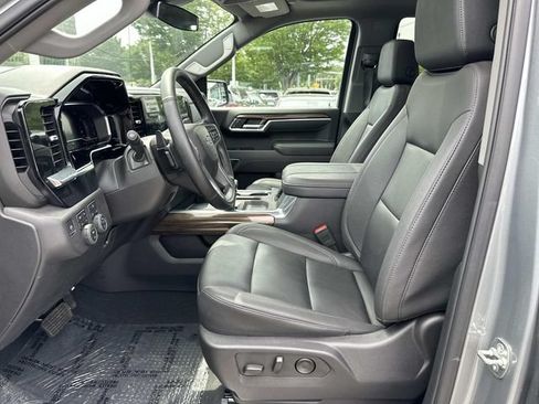 Used 2025 Chevrolet Silverado 1500 LT Trail Boss w/ Convenience Package II AWD/4WD image 17