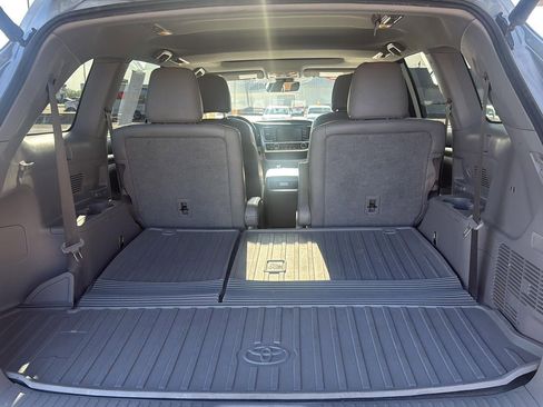 Used 2018 Toyota Highlander Limited w/ Protection Package #3 AWD/4WD image 4