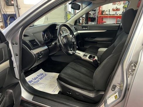 Used 2014 Subaru Outback 2.5i Premium w/ Moonroof Package AWD/4WD image 6