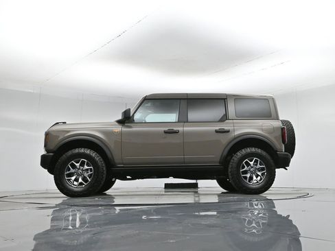 Used 2025 Ford Bronco Badlands image 7