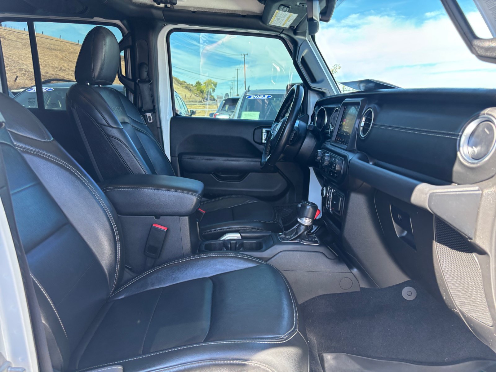 Used 2022 Jeep Wrangler Unlimited Sahara AWD/4WD image 18