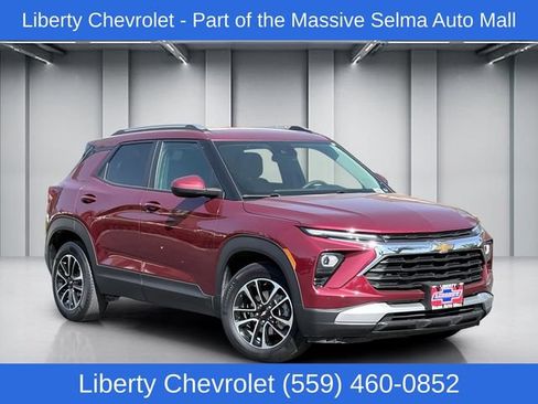 Used 2025 Chevrolet TrailBlazer LT FWD image 1