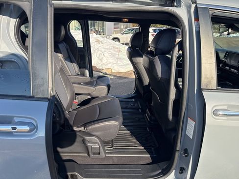 Used 2023 Toyota Sienna XLE Woodland Edition image 26