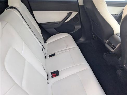 Used 2022 Tesla Model Y Performance image 18