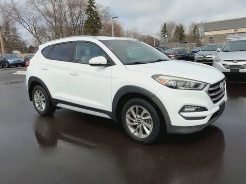 Used 2017 Hyundai Tucson SE Plus image 2