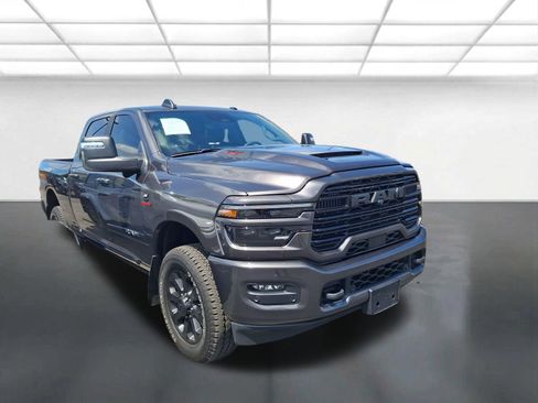 Used 2025 RAM 2500 Laramie AWD/4WD image 1