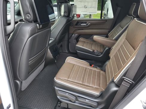New 2026 GMC Yukon Denali Ultimate AWD/4WD image 4