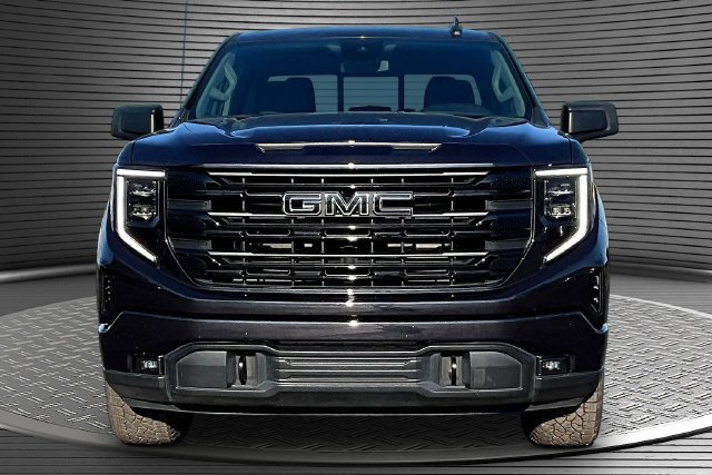 Used 2025 GMC Sierra 1500 Elevation AWD/4WD image 2