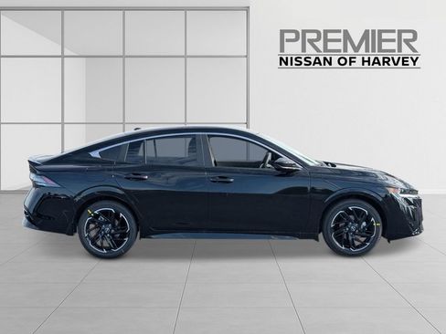 New 2026 Nissan Sentra SR w/ Floor Mat Package FWD image 6