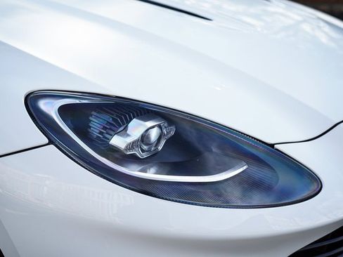 Used 2022 Aston Martin DBX image 14