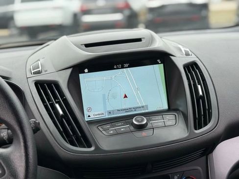 Used 2018 Ford Escape SE w/ SE SYNC Package image 3