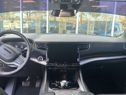 Used 2024 Jeep Wagoneer Series II image 8