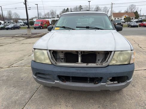 Used 2002 Ford Explorer XLT image 2
