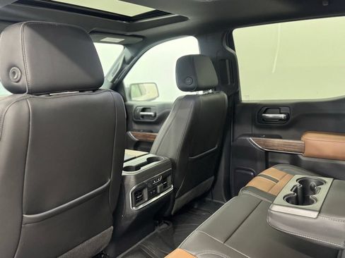 Used 2019 Chevrolet Silverado 1500 High Country w/ Technology Package AWD/4WD image 8
