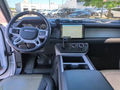 Used 2025 Land Rover Defender 110 X-Dynamic SE AWD/4WD image 28