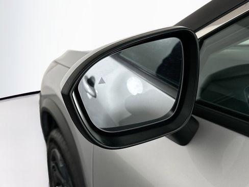 Used 2024 Nissan Rogue SV FWD image 16