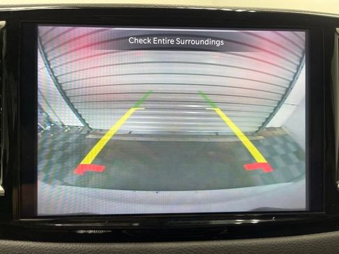 Used 2024 Chrysler Pacifica Touring-L FWD image 13