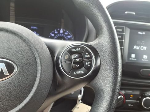 Used 2020 Kia Soul LX FWD image 19