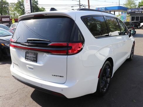 Used 2025 Chrysler Pacifica Limited FWD image 5