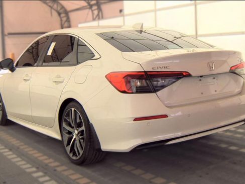 Used 2022 Honda Civic Touring image 7