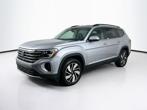 Used 2025 Volkswagen Atlas SE FWD image 3