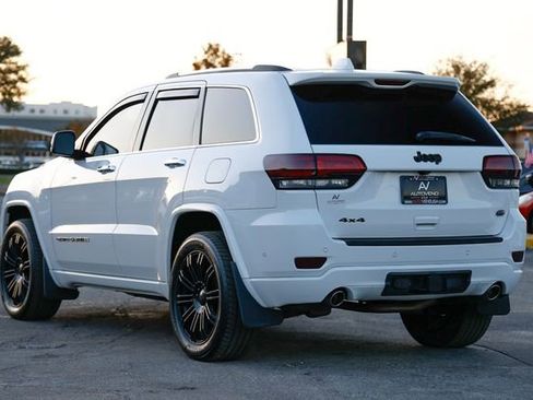 Used 2017 Jeep Grand Cherokee Overland w/ Jeep Active Safety Group image 10