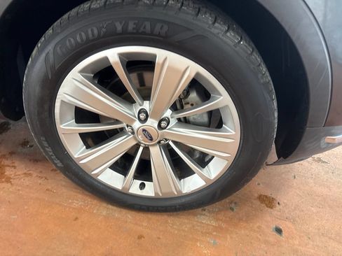 Used 2019 Ford Explorer Limited w/ Class III Trailer Tow Package FWD image 10