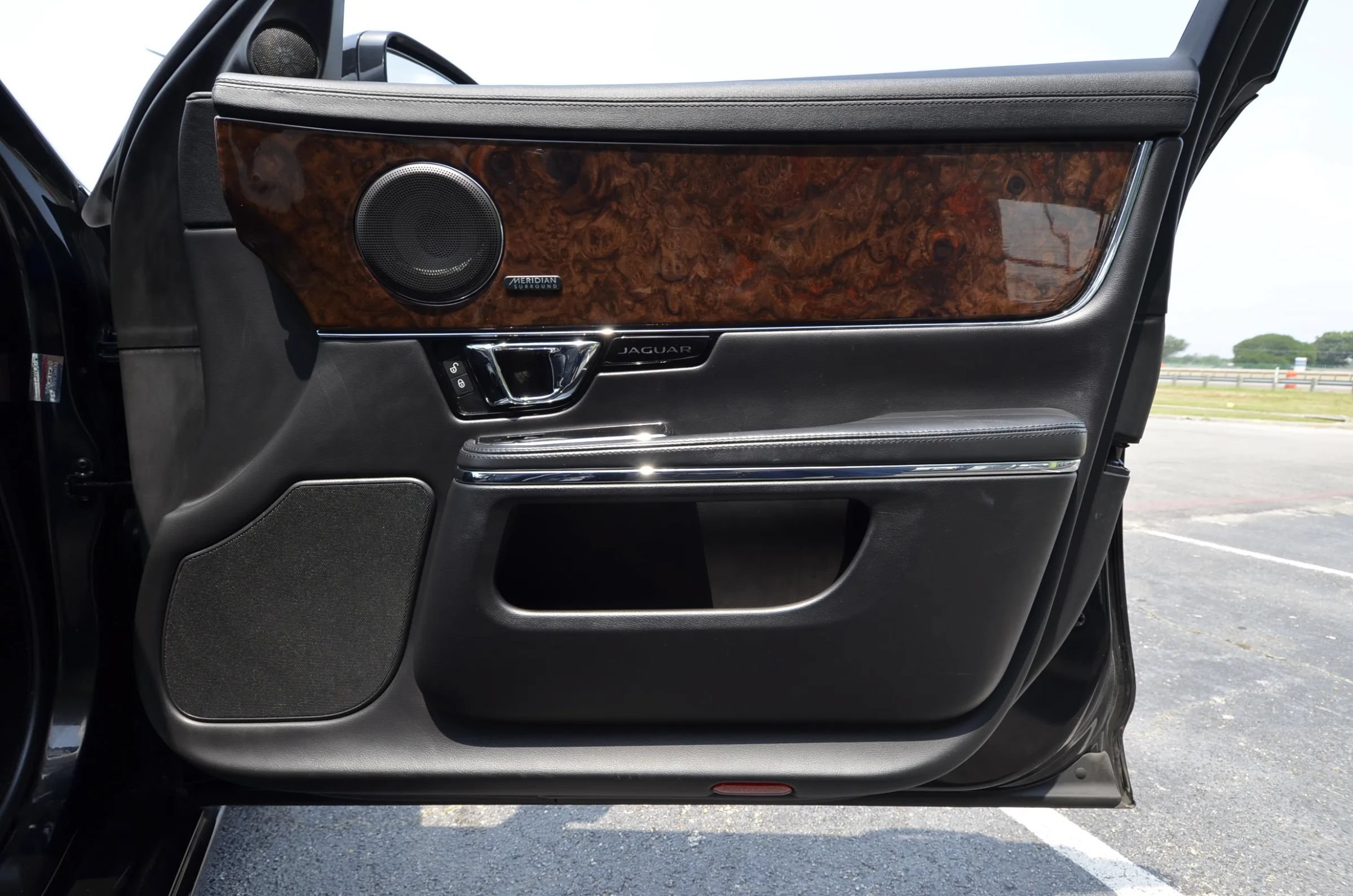 Used 2016 Jaguar XJ R-Sport AWD/4WD image 43