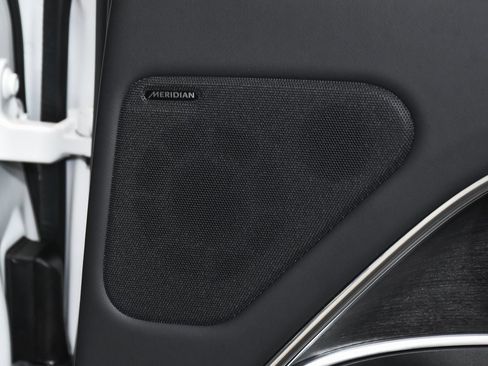 Used 2025 Land Rover Range Rover SE image 17