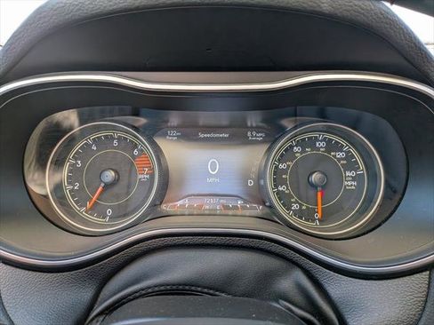 Certified 2023 Jeep Cherokee Altitude Lux image 28