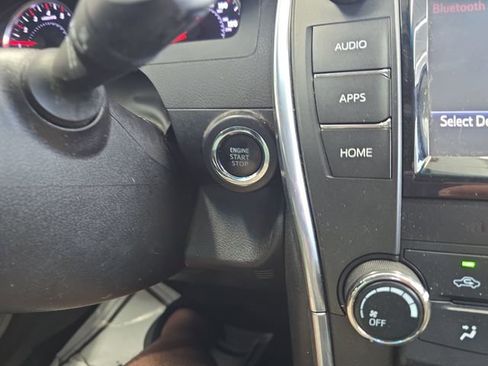 Used 2015 Toyota Camry SE w/ Moonroof Package image 24