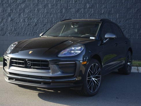 Certified 2026 Porsche Macan Turbo AWD/4WD image 1