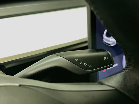 Used 2021 Tesla Model Y Long Range AWD/4WD image 25