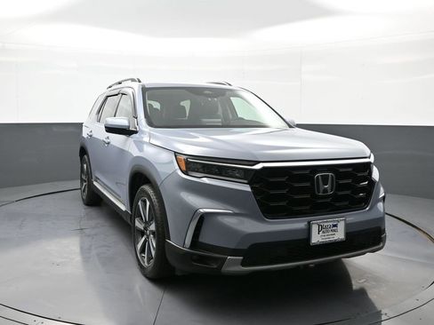 Certified 2024 Honda Pilot Touring image 3